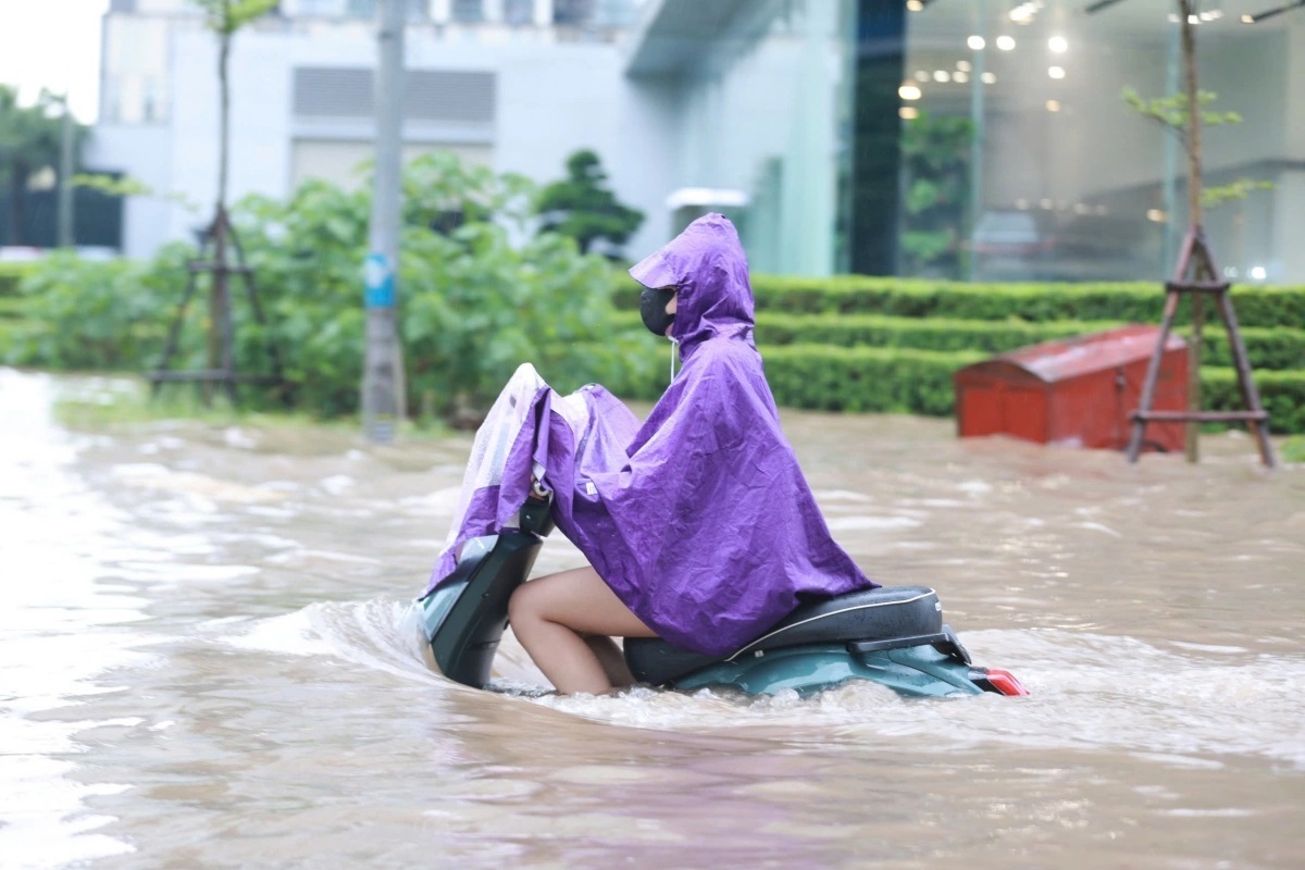 Xe điện đi qua vùng ngập nước sâu liệu có an toàn? Cần đặc biệt lưu ý