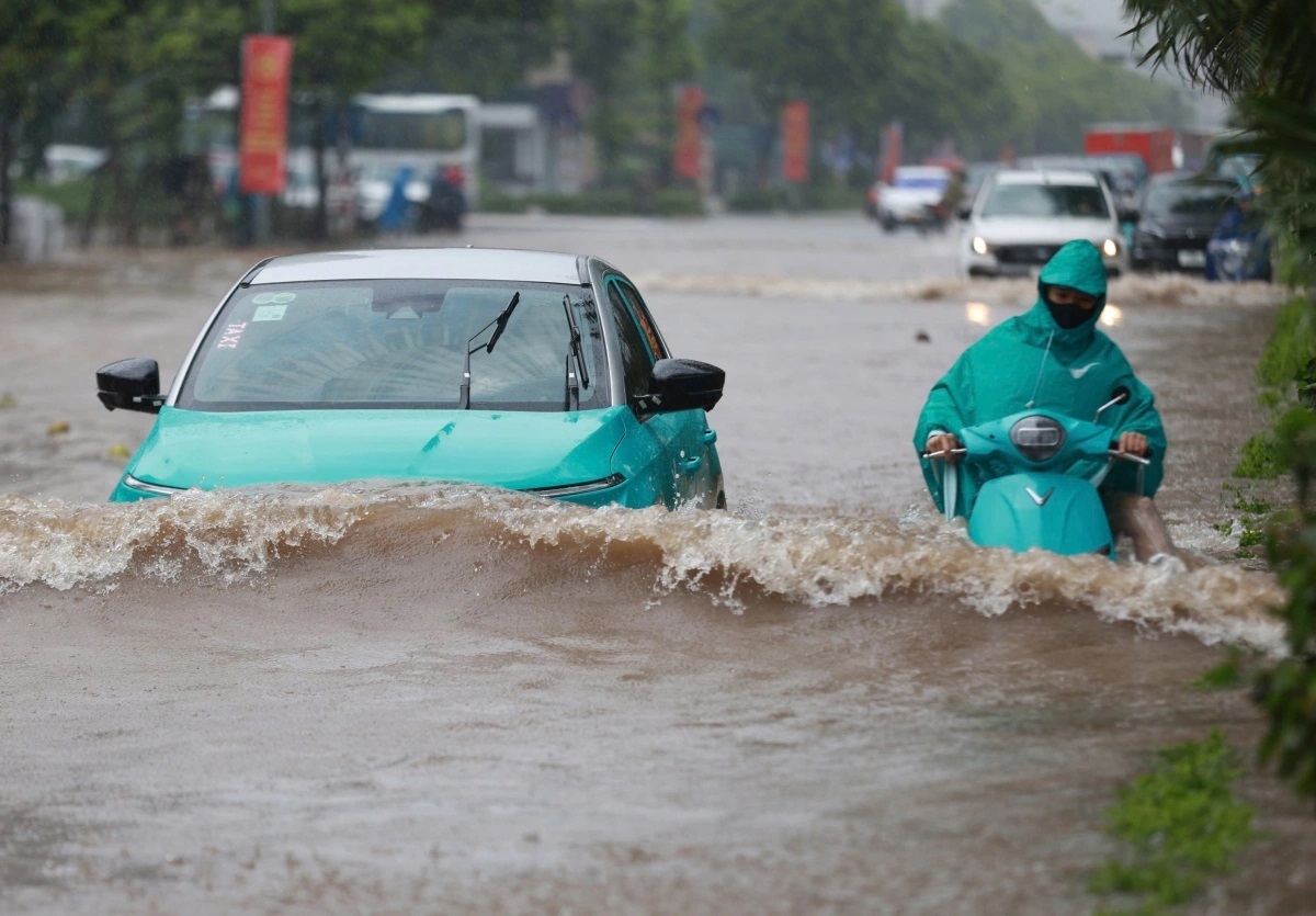 Xe điện đi qua vùng ngập nước sâu liệu có an toàn? Cần đặc biệt lưu ý