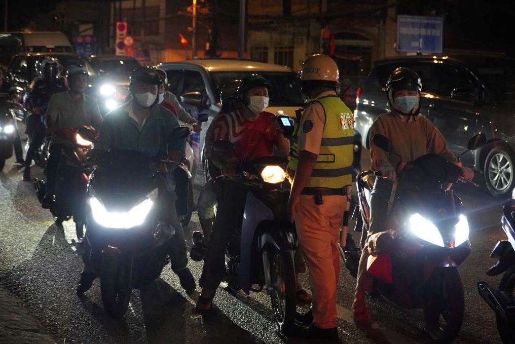 Vi phạm nồng độ cồn tăng mạnh dịp Tết, cảnh báo thói quen “đã uống vẫn lái” còn phổ biến Vi phạm nồng độ cồn tăng mạnh dịp Tết, cảnh báo thói quen “đã uống vẫn lái” còn phổ biến