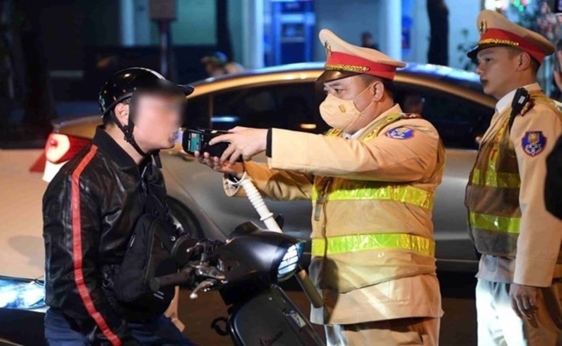 Vi phạm nồng độ cồn tăng mạnh dịp Tết, cảnh báo thói quen “đã uống vẫn lái” còn phổ biến Vi phạm nồng độ cồn tăng mạnh dịp Tết, cảnh báo thói quen “đã uống vẫn lái” còn phổ biến