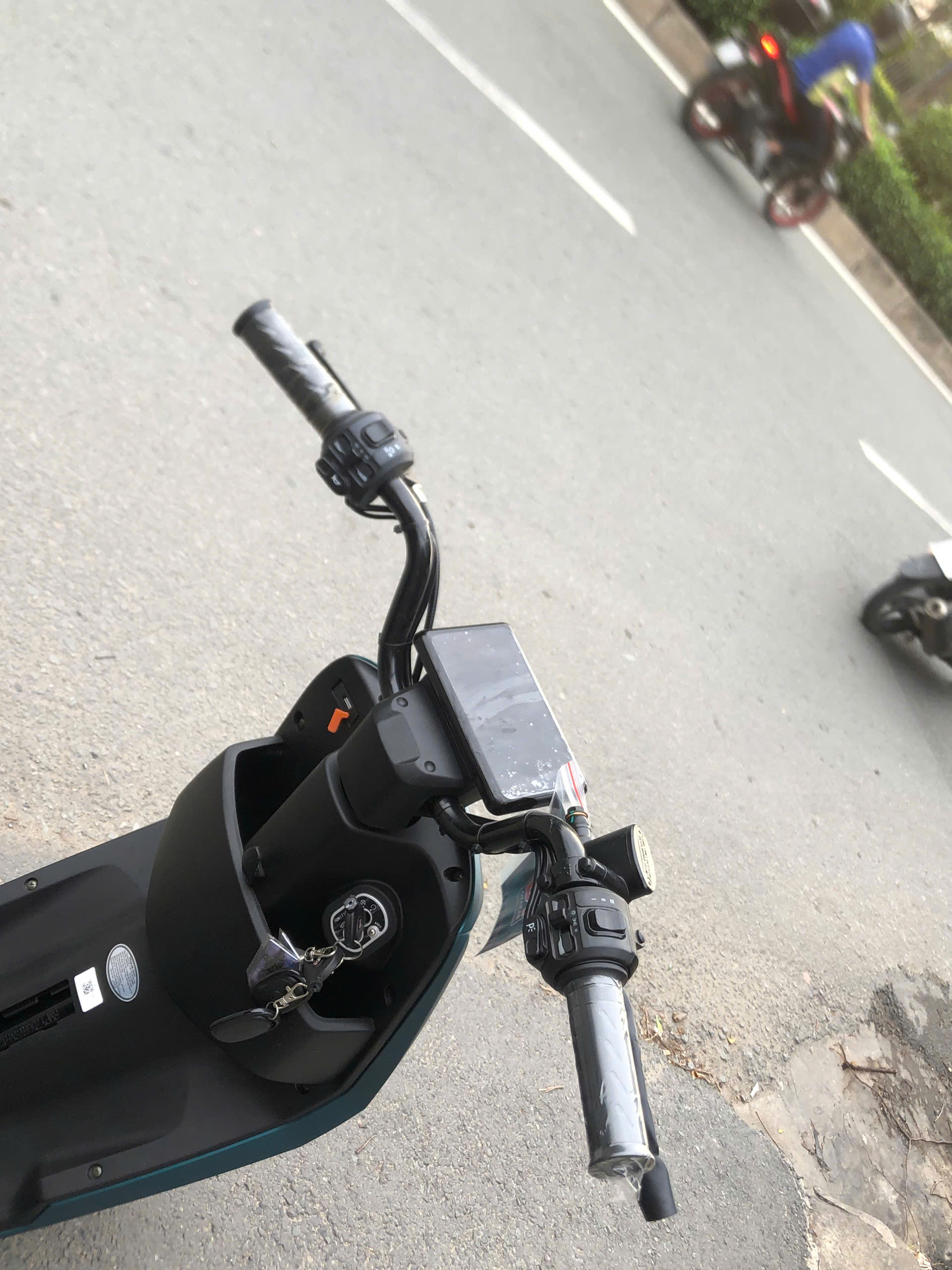 V&igrave; sao xe m&aacute;y kh&ocirc;ng n&ecirc;n vặn ga hết cỡ, c&ograve;n xe điện th&igrave; ngược lại?V&igrave; sao xe m&aacute;y kh&ocirc;ng n&ecirc;n vặn ga hết cỡ, c&ograve;n xe điện th&igrave; ngược lại?