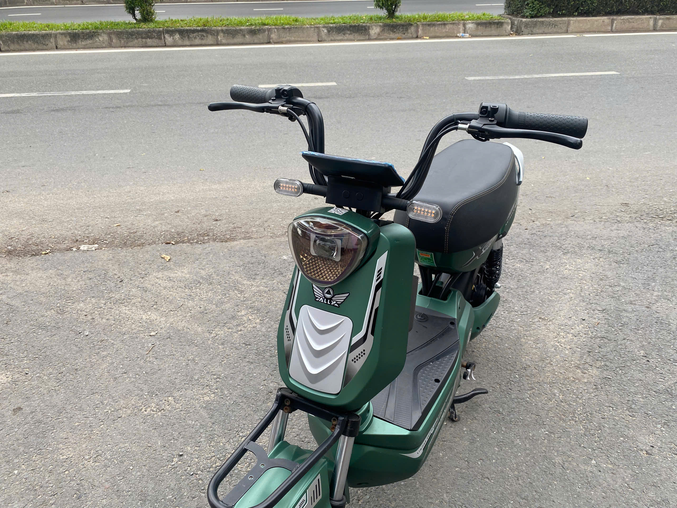 V&igrave; sao xe m&aacute;y kh&ocirc;ng n&ecirc;n vặn ga hết cỡ, c&ograve;n xe điện th&igrave; ngược lại?