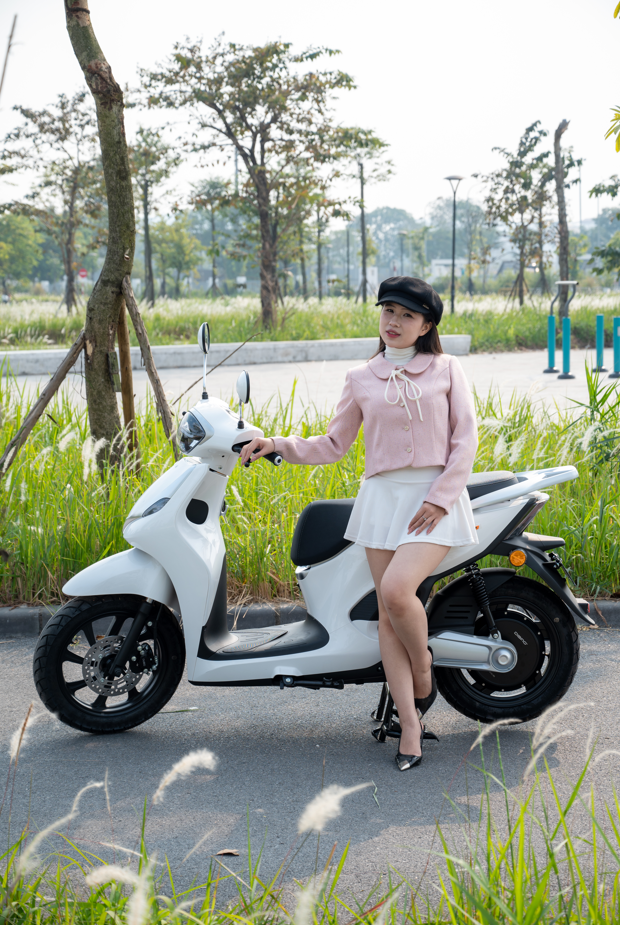 Lựa chọn mẫu xe điện cho nữ thích kiểu dáng SH nhưng muốn tiết kiệm hơn Lựa chọn mẫu xe điện cho nữ thích kiểu dáng SH nhưng muốn tiết kiệm hơn