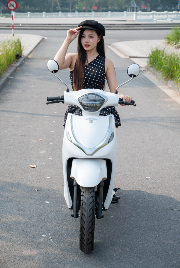 Lựa chọn mẫu xe điện cho nữ thích kiểu dáng SH nhưng muốn tiết kiệm hơn Lựa chọn mẫu xe điện cho nữ thích kiểu dáng SH nhưng muốn tiết kiệm hơn