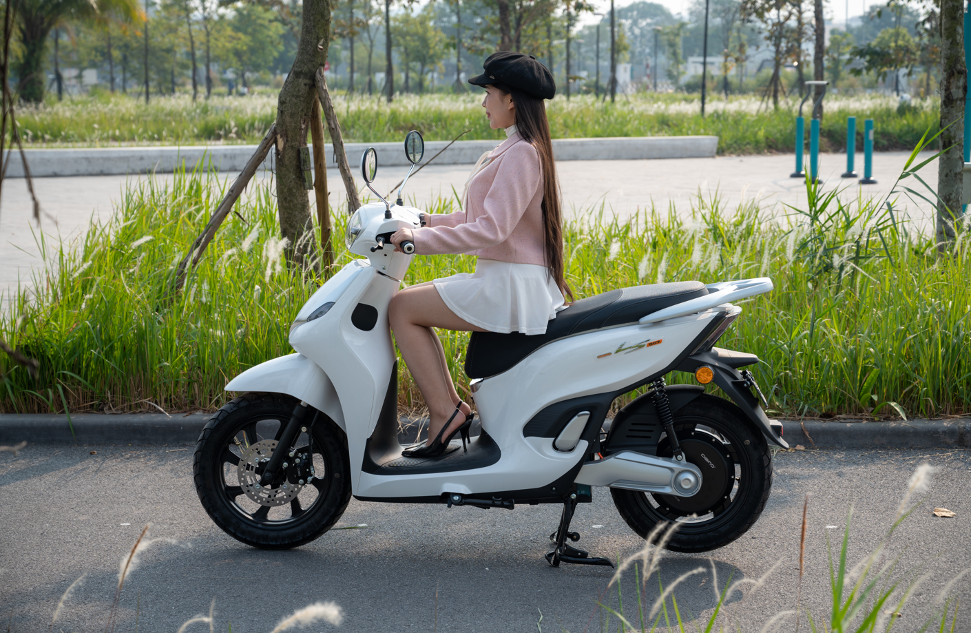 Lựa chọn mẫu xe điện cho nữ thích kiểu dáng SH nhưng muốn tiết kiệm hơn Lựa chọn mẫu xe điện cho nữ thích kiểu dáng SH nhưng muốn tiết kiệm hơn