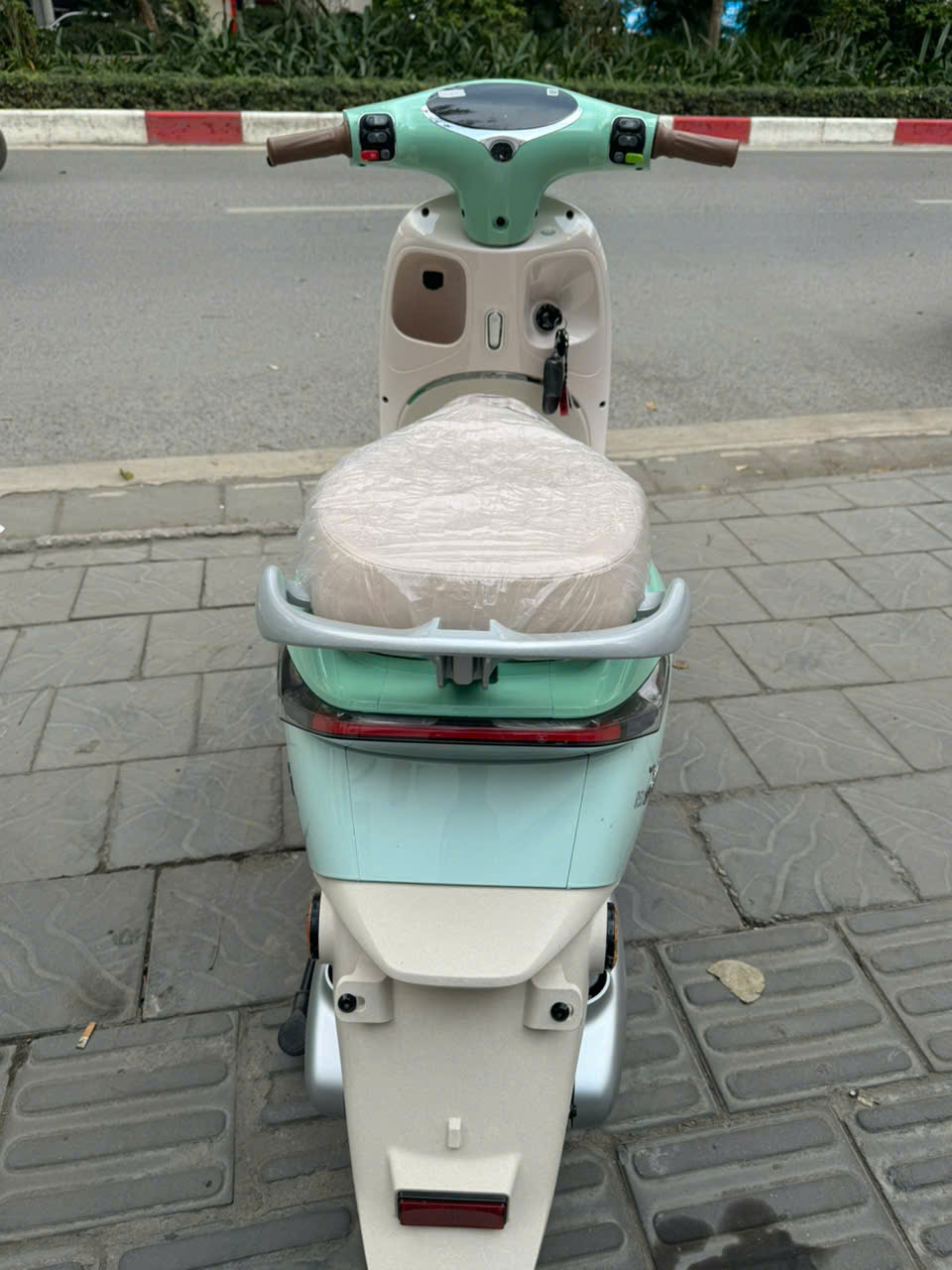 Sạc 10 ph&uacute;t đi 300 km, xe m&aacute;y điện chuẩn bị so&aacute;n ng&ocirc;i xe xăng?