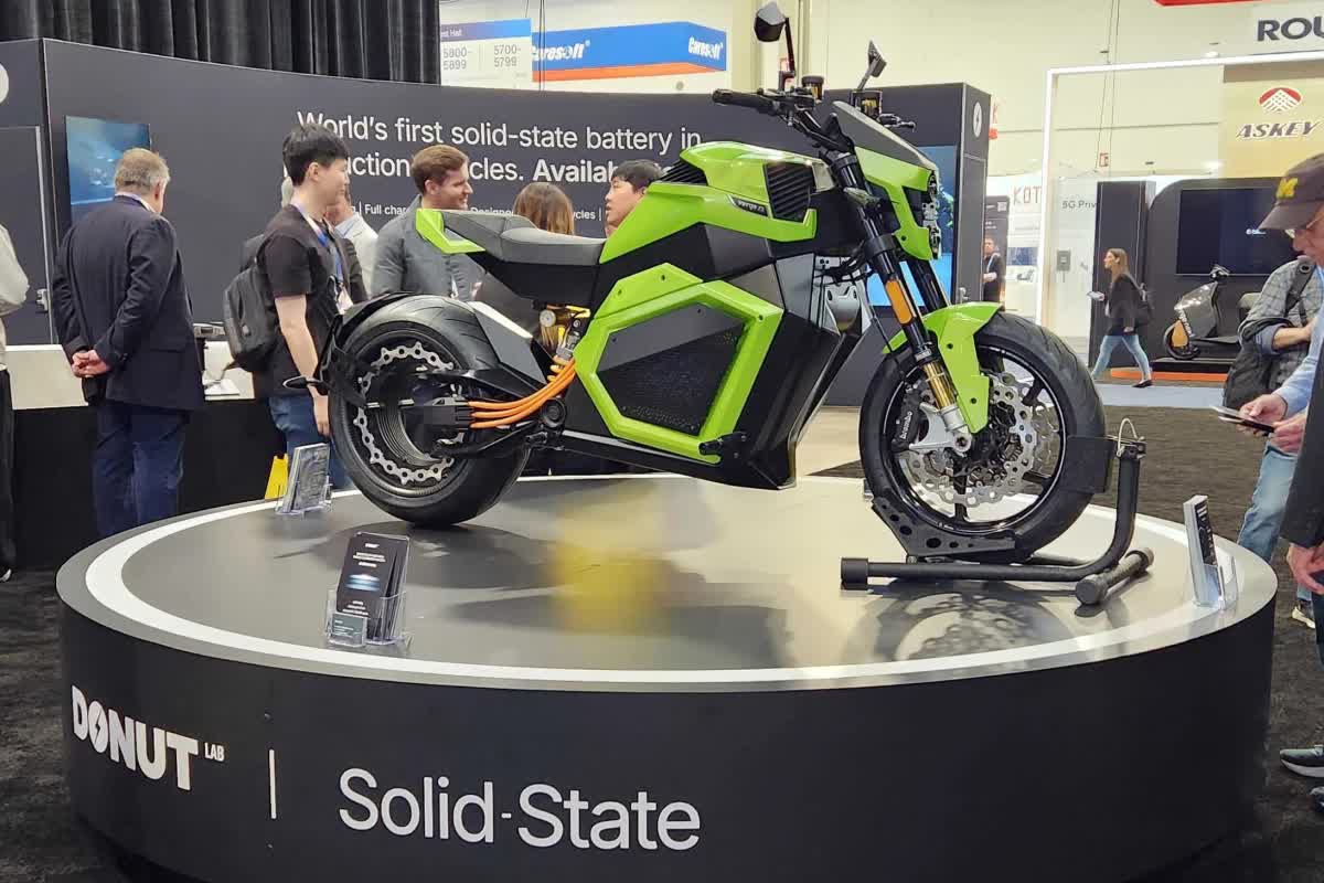 Sạc 10 phút đi 300 km, xe máy điện chuẩn bị soán ngôi xe xăng? Sạc 10 phút đi 300 km, xe máy điện chuẩn bị soán ngôi xe xăng?